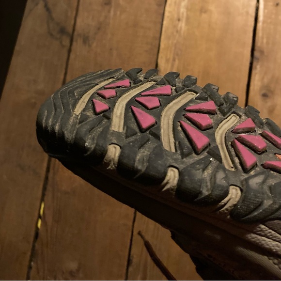 Keen leather hiking boots with Pink fabric accents great Ankle Support - Picture 12 of 13